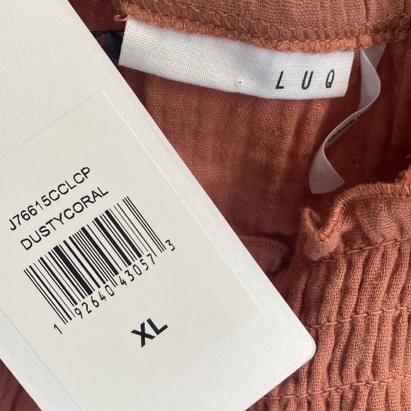 LUQ Dusty Coral shortsleeved eyelet smocked top, Size XL, NWT - Picture 5 of 7